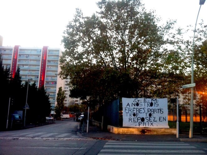 A l'entrée des Lauriers, où des CRS patrouillent désormais tous les jours, le 5 novembre 2015. © LF A l'entrée des Lauriers, où des CRS patrouillent désormais tous les jours, le 5 novembre 2015. © LF
